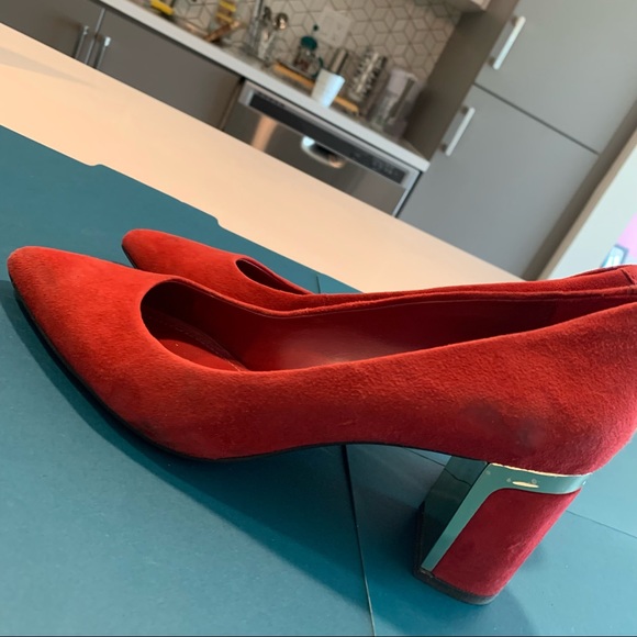 👠 Red Elie DKNY Pumps 👠 - Picture 9 of 16
